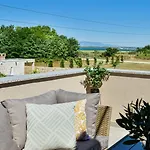 Rea 3 With Heated Pool Privlaka (Zadar)