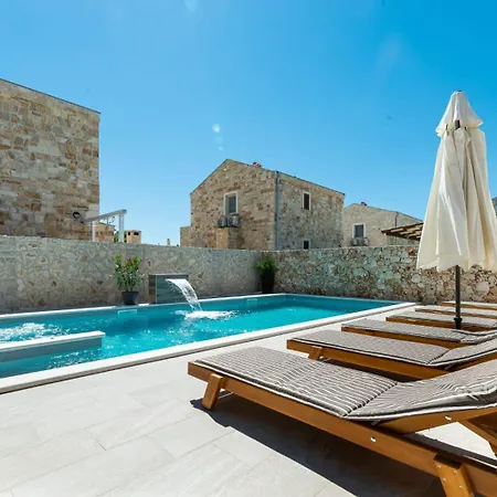 Villa Rea 3 With Heated Pool *
