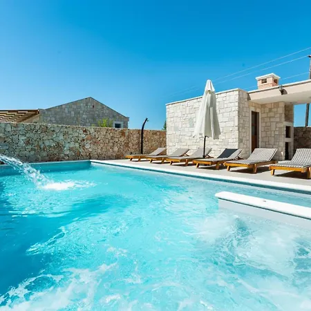 Rea 3 With Heated Pool