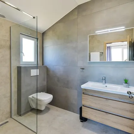 Villa Rea 3 With Heated Pool