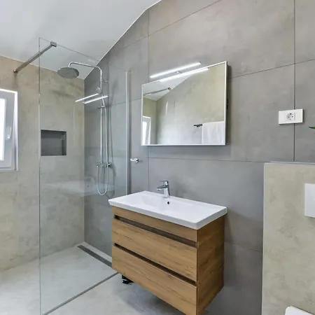 Villa Rea 3 With Heated Pool *