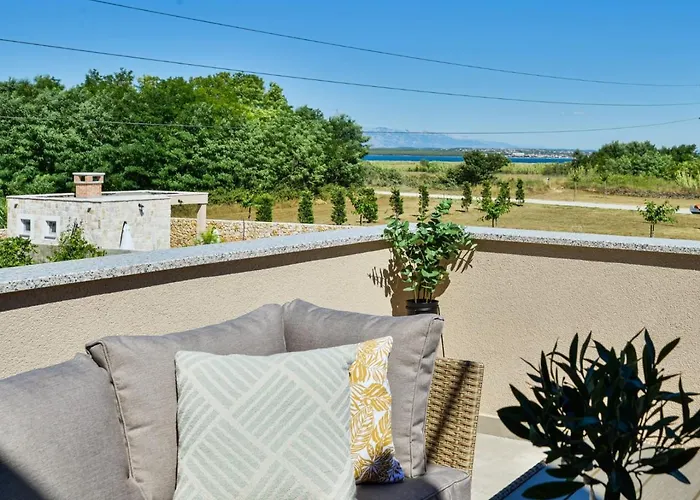 Rea 3 With Heated Pool Privlaka (Zadar)