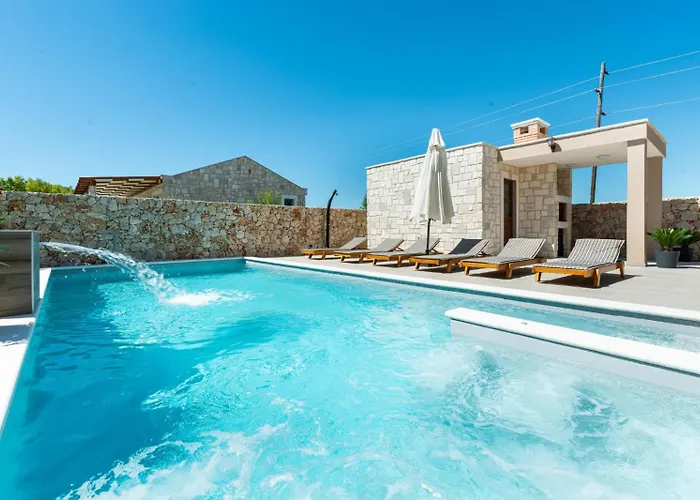 Rea 3 With Heated Pool