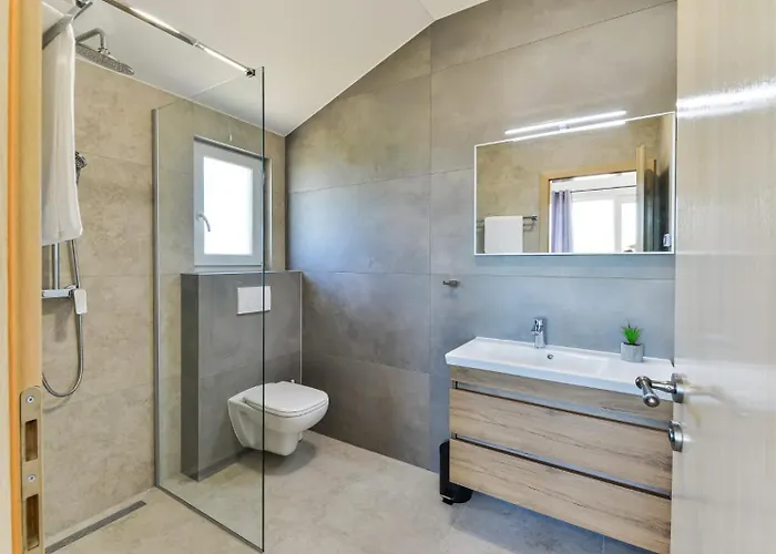 Villa Rea 3 With Heated Pool