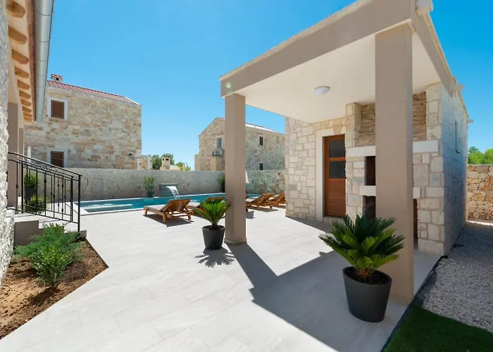 Rea 3 With Heated Pool Villa *